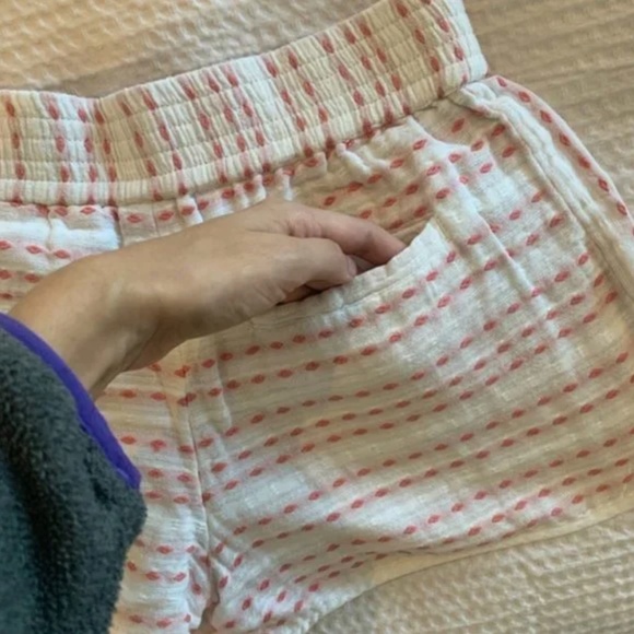 White Stripe Patterned Club Monaco Cotton Shorts [Extra Small / XS] - Picture 3 of 3